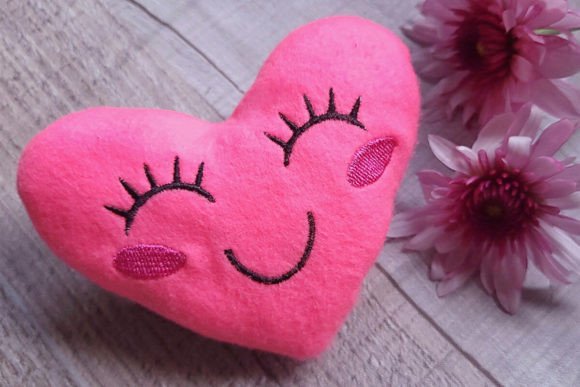 Reviewing Stuffie Heart for Small Business Merch